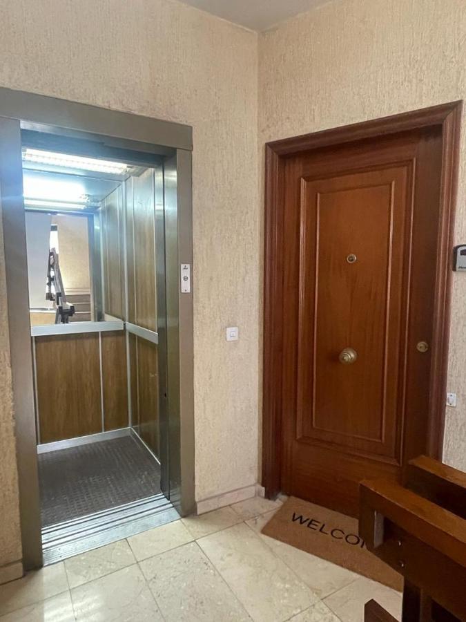 Apartamentos Gyc Vistas A Santo Domingo León Exteriér fotografie